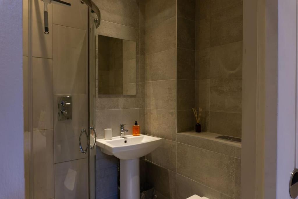 Spacious Apartment In City Centre - Free Parking Nottingham Dış mekan fotoğraf